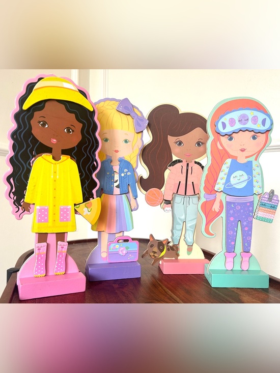 Story Magic Other - Magnetic Dress-Up Pretend Play Set with Travel Bag by Story Magic